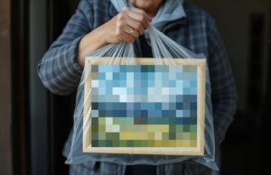 Vrouw komt met schilderijtje in plastic tas naar Tussen Kunst en Kitsch: ‘Duurste stuk óóit in programma!’ Tussen Kunst en Kitsch