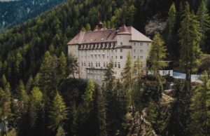 Dit betaal je voor een nachtje in het gigantische kasteel van Winter Vol Liefde-Adrienne! Winter Vol Liefde