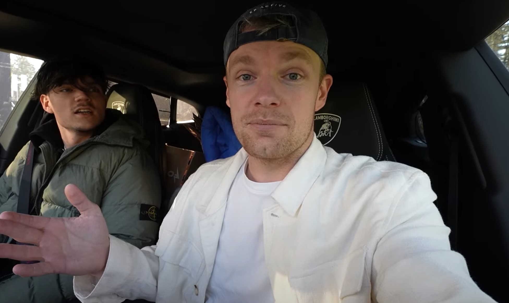 Sem Knol Oeps: Ook Enzo Knol laat per ongeluk zijn derde been aan de wereld zien!