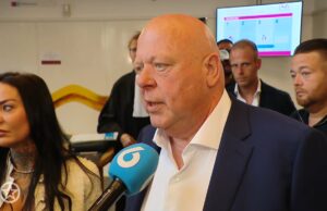 Peter Gillis heeft zojuist in de rechtbank gehoord dat hij 6 maanden cel krijgt voor belastingfraude!