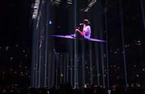 Billie Eilish krijgt Ziggo Dome muisstil, totdat twee Nederlandse meisjes schreeuwende ruzie krijgen! Billie Eilish