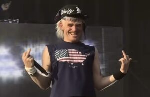 Joost Klein gesloopt vanwege bizar divagedrag op Pinkpop: ‘Hij heeft het te hoog in zijn bol!’ Joost Klein