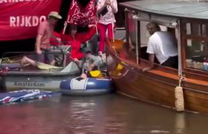 Actievoerders blokkeren botenparade van Masters Expo Amsterdam, kapitein vaart daar dwars doorheen! Masters Expo Amsterdam