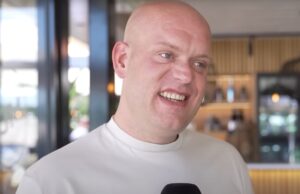 Michael van Gerwen verschijnt topfit na scheiding met vrouw: ‘Kilo’s vliegen eraf, beugeltje eruit!’ Michael van Gerwen