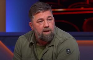 Foto’s: Theo Janssen op heterdaad betrapt met broek op enkels en jonge blondine in kleedkamertje! Theo Janssen