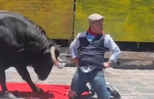 Nieuwe horrorbeelden verschenen van gast wiens gezicht eraf gerukt werd tijdens stierenvechten!