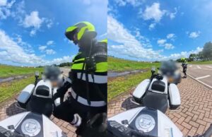 Vrouw probeert met tranen onder boete voor telefoneren achter het stuur uit te komen!