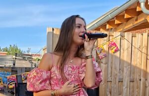 Live-optreden van Jada Borsato gaat viraal, en niet omdat het zo goed is… Jada Borsato