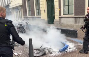 Relschoppers van Malieveld hebben na afloop het D66-kantoor flink onder handen genomen