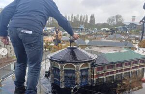 Actievoerders gieten ‘olie’ over miniatuurversie van The Sting in Madurodam