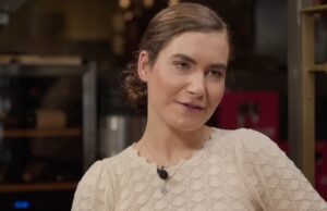 Foto van Lidewij de Vos in De Tweede Kamer gaat hard rond: ‘Airco stond zo te zien op héél koud!’