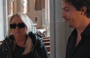 Monique knipt alle condooms van Mike door: ‘Jullie moeten elkaar eerst beter leren kennen!’