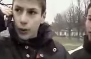 Het is weer ‘kei glad’: Het tragische verhaal achter de jongens van de stokoude viral ‘Bel de wouten!’