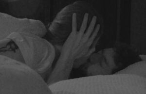 Oei: Chess uit Bondgenoten deelt nu ook het bed met Thomas!