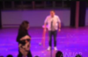 Vrouw legt show stil van comedian Anuar vanwege LGBTQ-grap