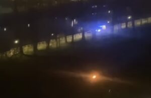 Video: 3 jongens steken 15-jarige jongen in de brand waarna hij in kanaal springt