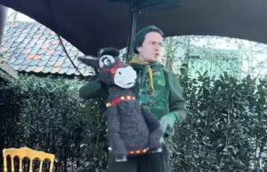 Ophef om Ezel uit handpoppenvoorstelling in De Efteling die uit de kast is gekomen