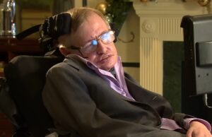 Foto’s van Stephen Hawking omring door jonge dames in bikini: ‘Op Epstein-Island’