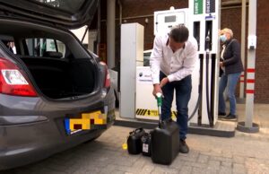 Extra jerrycan tanken in België of Duitsland? Dan moet je Nederland nu accijns betalen: ’84 cent per liter’