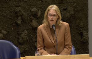 D66-minister Elanor Boekholt-O’Sullivan staat genadeloos voor schut na simpele vraag