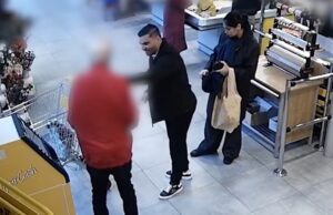 Schofterig duo jat pinpas en pincodes van bejaarde mensen in supermarkt Enschede