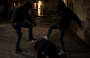 Twee kleinzoons veroordeeld voor mishandeling van man die hun oma beroofde