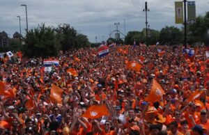Amerikanen diep onder indruk van enorm Oranje Legioen in Dallas: ‘Nog nooit zoiets gezien!’