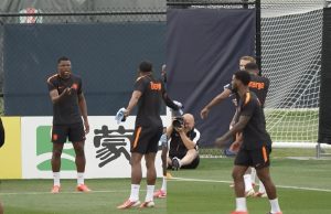 Beelden van verhitte ruzie tussen Oranje-spelers in aanloop naar WK-wdstrijd tegen Tunesië