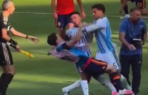 Leandro Paredes krijgt ná wedstrijd nog rood nadat hij op Spaanse speler in begint te rammen